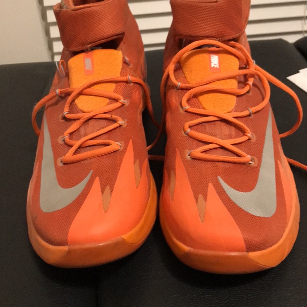 Nike - Picture 2 of 4